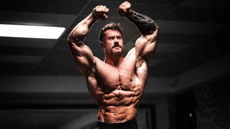 Chris Bumstead Bio, Age, Wife, Family, Height, Net Worth